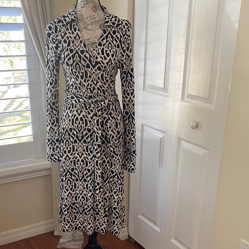 Talbots Petite 8 Black White Wrap Dress Moroccan Print Stretch Rayon - Picture 3 of 11